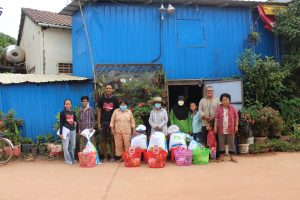 Wing Bank works with Heartprint to provide food relief to 111 Siem Reap families.